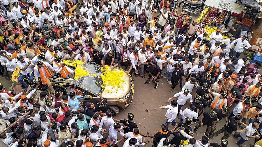 <div class="paragraphs"><p>ಮರಾಟ ಮೀಸಲಾತಿ ಹೋರಾಟದ ವೇಳೆ&nbsp;ಮನೋಜ್‌ ಜರಾಂಗೆ ಹಾಗೂ ಬೆಂಬಲಿಗರು</p></div>