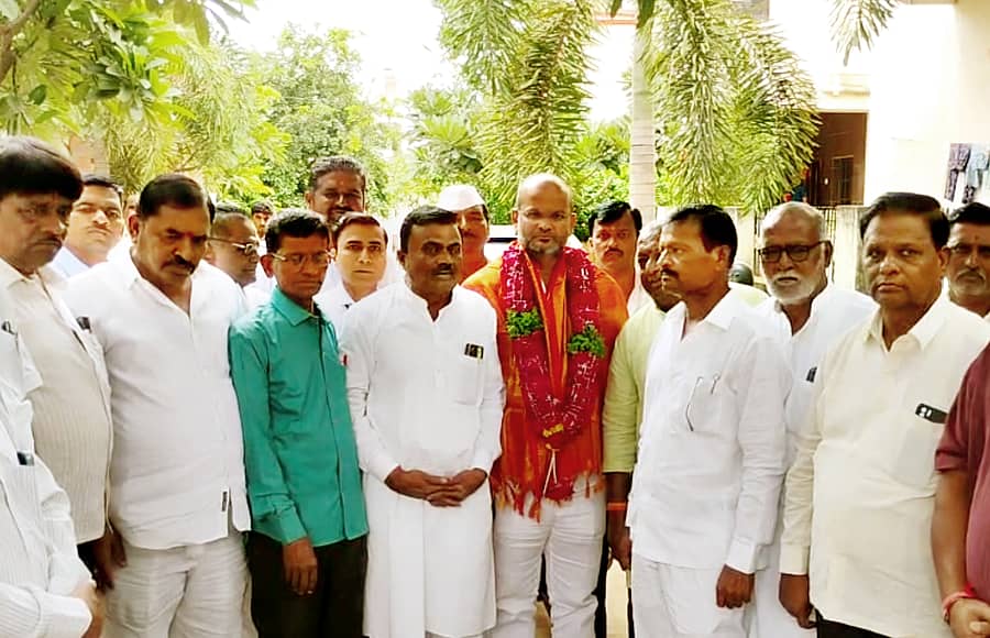 ಬಸವಕಲ್ಯಾಣದಲ್ಲಿ ಮರಾಠಾ ಸಮಾಜದ ಮುಖಂಡರು ಬುಧವಾರ ಶಾಸಕ ಶರಣು ಸಲಗರ ಅವರನ್ನು ಸನ್ಮಾನಿಸಿದರು
