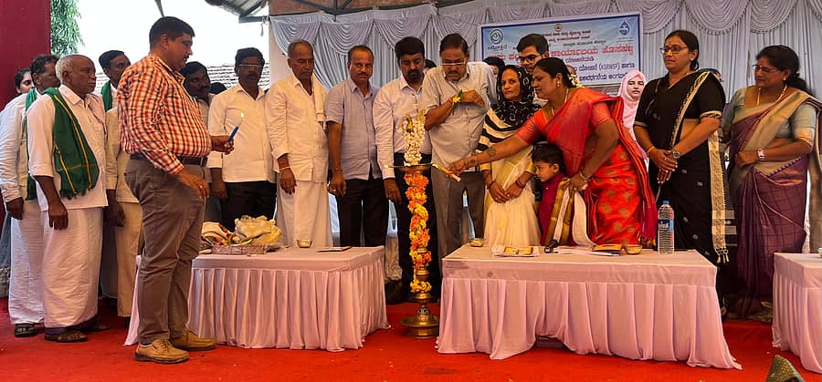 ಸಾಸ್ವೆಹಳ್ಳಿ ಸಮೀಪದ ಹೊಸಹಳ್ಳಿಯಲ್ಲಿ ನಡೆದ ಕಾರ್ಯಕ್ರಮವನ್ನು ಶಾಸಕ ಡಿ.ಜಿ ಶಾಂತನಗೌಡ ಉದ್ಘಾಟಿಸಿದರು