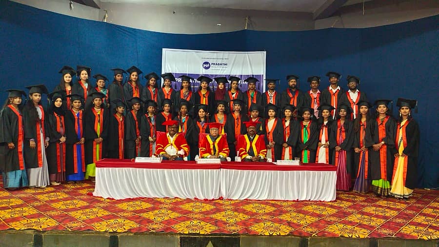 <div class="paragraphs"><p>ವಿಜಯಪುರದಲ್ಲಿ ಪ್ರಗತಿ ಪ್ರಥಮ ದರ್ಜೆ ಕಾಲೇಜಿನ 2024-25 ನೇ ಸಾಲಿನ ಬಿ.ಕಾಂ, ಬಿಎಸ್ ಸಿ ವಿದ್ಯಾರ್ಥಿಗಳಿಗೆ ಪದವಿ ಪ್ರದಾನ ಸಮಾರಂಭ ನಡೆಯಿತು</p></div>