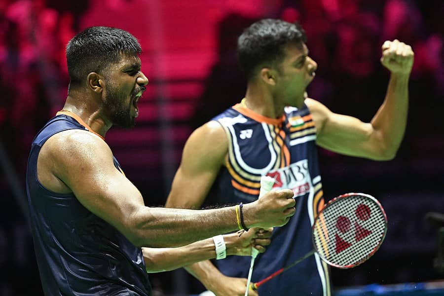 <div class="paragraphs"><p><strong>ವಿಜಯೋತ್ಸಾಹ...</strong> ಸಾತ್ವಿಕ್‌ಸಾಯಿರಾಜ್ ರಣಕಿರೆಡ್ಡಿ ಮತ್ತು ಚಿರಾಗ್‌ ಶೆಟ್ಟಿ ಅವರು ವಿಶ್ವ ಬ್ಯಾಡ್ಮಿಂಟನ್ ಚಾಂಪಿಯನ್‌ಷಿಪ್‌ನ ಕ್ವಾರ್ಟರ್‌ಫೈನಲ್ ಗೆದ್ದ ನಂತರ ಸಂಭ್ರಮಿಸಿದ್ದು ಹೀಗೆ. </p></div>