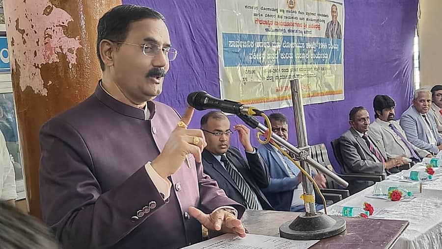 <div class="paragraphs"><p>ಬಿ. ವೀರಪ್ಪ</p></div>