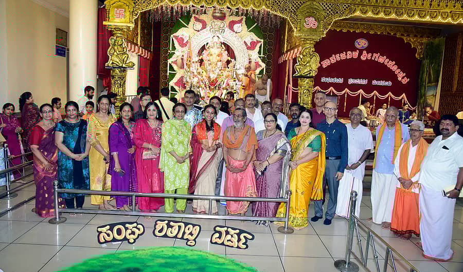 ಕ್ರೈಸ್ತರ ತಂಡ ಭೇಟಿ ನೀಡಿದ್ದ ಸಂದರ್ಭದಲ್ಲಿ ಸಂಘನಿಕೇತನ ಸಾರ್ವಜನಿಕ ಗಣೇಶೋತ್ಸವ ಸಮಿತಿ ವತಿಯಿಂದ ಕಲಾವಿದೆ ರೆಮೋನಾ ಇವೆಟ್ ಪಿರೇರಾ ಅವರನ್ನು ಗೌರವಿಸಲಾಯಿತು