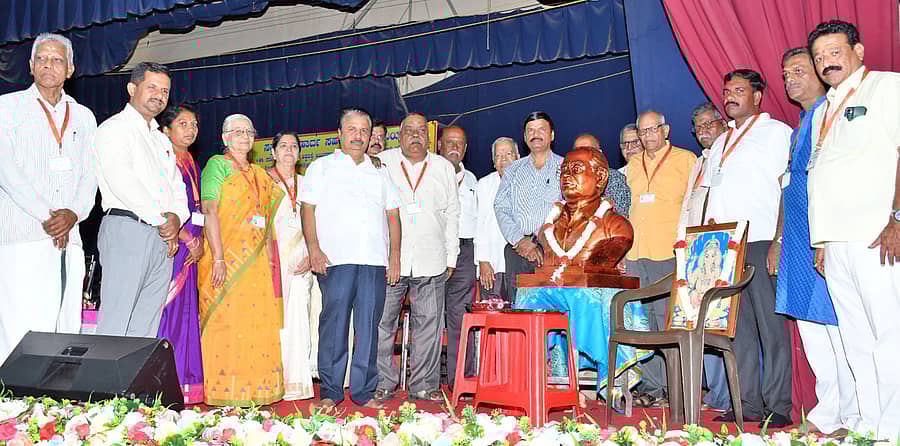 ಮೈಸೂರಿನ ಸಪ್ತರ್ಷಿ ಸೌಹಾರ್ದ ಸಹಕಾರಿ ಸಂಘದ ಸಂಸ್ಥಾಪಕ ಅಧ್ಯಕ್ಷ ಬಿ.ಎಸ್‌. ನಾಗರಾಜರಾವ್‌ ಅವರ ಪುತ್ಥಳಿಯನ್ನು ಭಾನುವಾರ ಅನಾವರಣಗೊಳಿಸಲಾಯಿತು