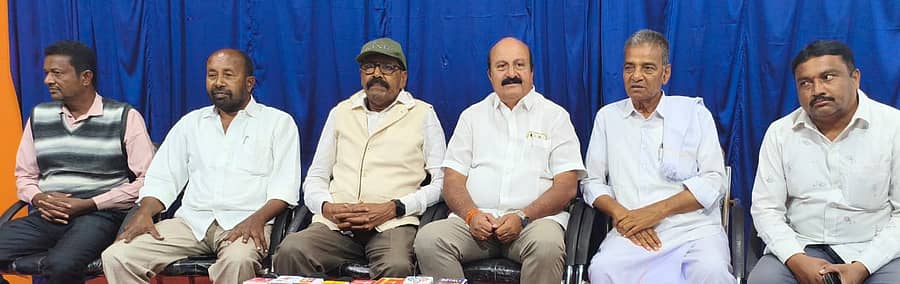 ಚಿಕ್ಕಬಳ್ಳಾಪುರದಲ್ಲಿ ನಡೆದ ಮಾಧ್ಯಮಗೋಷ್ಠಿಯಲ್ಲಿ ಯಲುವಳ್ಳಿ ರಮೇಶ್ ಮಾತನಾಡಿದರು