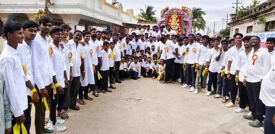 ಬೇತಮಂಗಲದ ಹೊಸ ಬಡಾವಣೆಯ ಶ್ರೀ ವಿಕ್ರಮ ರೈತ ಯುವಕರ ಕ್ಷೇಮಾಭಿವೃದ್ಧಿ ಸಂಘ ಪ್ರತಿಷ್ಠಾಪಿಸಿದ್ದ ಗಣೇಶ ಮೂರ್ತಿ ವಿಸರ್ಜನಾ ಮೆರವಣಿಗೆ