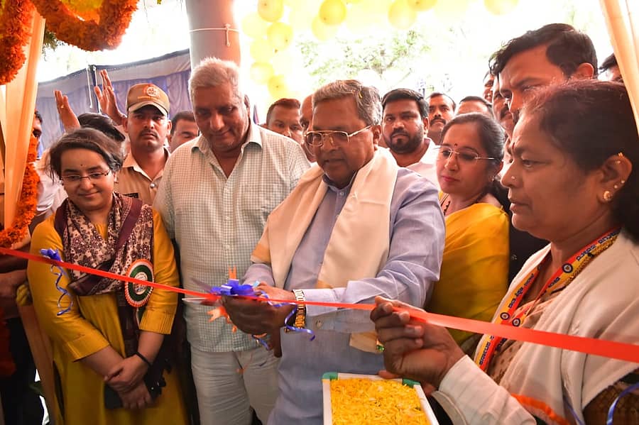 <div class="paragraphs"><p>ಮೈಸೂರು ತಾಲ್ಲೂಕಿನ ಸಿದ್ದರಾಮನಹುಂಡಿಯಲ್ಲಿ ಪಿಎಂಶ್ರೀ ಕರ್ನಾಟಕ ಪಬ್ಲಿಕ್ ಶಾಲೆಯ ನೂತನ ಕಟ್ಟಡವನ್ನು&nbsp;ಮುಖ್ಯಮಂತ್ರಿ ಸಿದ್ದರಾಮಯ್ಯ ಉದ್ಘಾಟಿಸಿದರು</p></div>