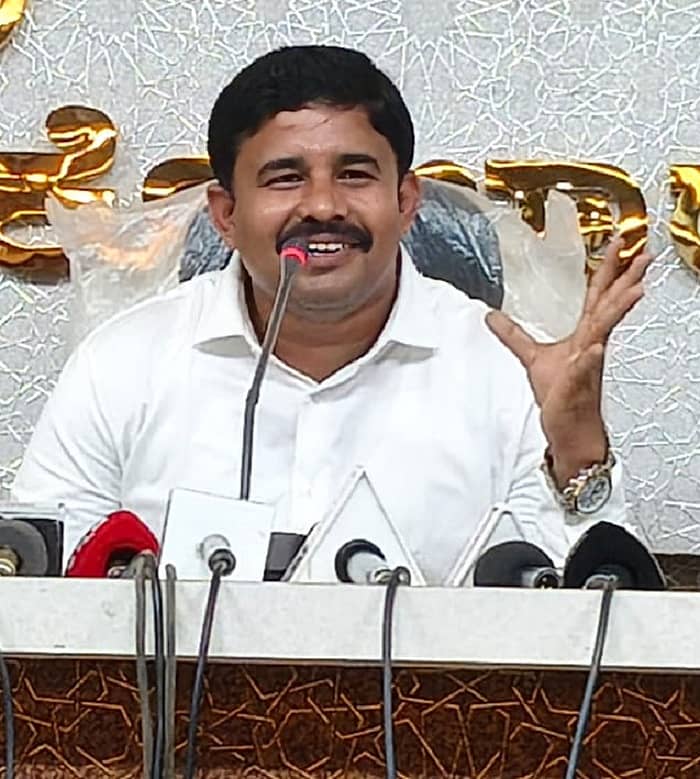 ಜಿಲ್ಲಾ ಕಾಂಗ್ರೆಸ್‌ ಉಪಾಧ್ಯಕ್ಷ ಸೀತಿಹೊಸೂರು ಮುರಳಿ ಪತ್ರಿಕಾಗೋಷ್ಠಿಯಲ್ಲಿ ಮಾತನಾಡಿದರು