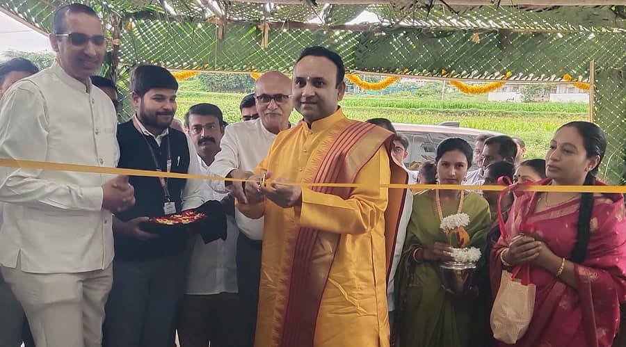 ಬಾಗೇಪಲ್ಲಿಯಲ್ಲಿ ನಿರ್ಮಿಸಲಾದ ‘ಶಾಹ್ ಹ್ಯಾಪಿನೆಸ್ ಅರ್ಜೆಂಟ್ ಕೇರ್ ಸಾಯಿ ಸ್ವಾಸ್ಥ್ಯ ವೆಲ್‍ನೆಸ್ ಸೆಂಟರ್’ ಅನ್ನು ಮಧುಸೂದನ ಸಾಯಿ ಲೋಕಾರ್ಪಣೆ ಮಾಡಿದರು