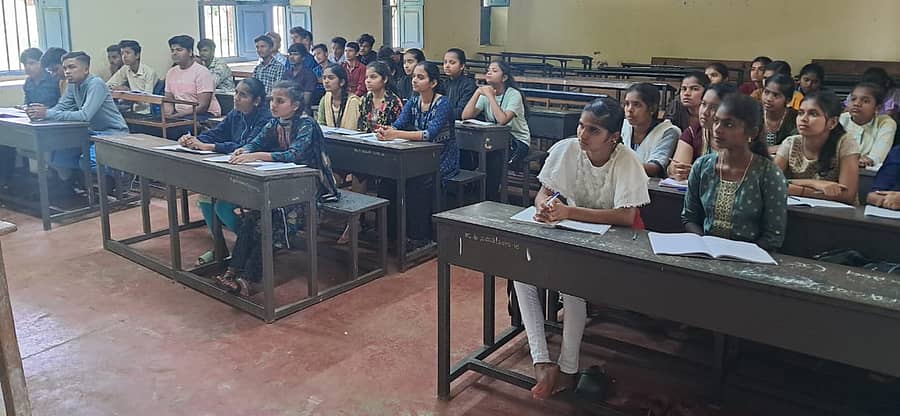 ಚಿತ್ರದುರ್ಗದ ಸರ್ಕಾರಿ ಪದವಿ ಪೂರ್ವ ಕಾಲೇಜಿನಲ್ಲಿ ಭಾನುವಾರದ ವಿಶೇಷ ತರಗತಿ