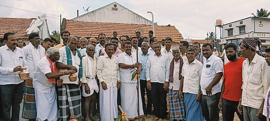 ನುಗ್ಗೇಹಳ್ಳಿ ಹೋಬಳಿಯ ಹುಲ್ಲೇನಹಳ್ಳಿ ಗ್ರಾಮದಲ್ಲಿ ಆರೋಗ್ಯ ಇಲಾಖೆಯಿಂದ ₹65 ಲಕ್ಷ ವೆಚ್ಚದ ಆರೋಗ್ಯ ಮತ್ತು ಸ್ವಾಸ್ಥ್ಯ ಕೇಂದ್ರಕ್ಕೆ ಶಾಸಕ ಸಿ.ಎನ್.ಬಾಲಕೃಷ್ಣ ಭೂಮಿ ಪೂಜೆ ನೆರವೇರಿಸಿದರು