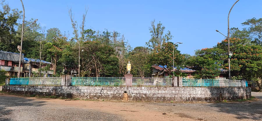 ಕುದುರೆಮುಖ ಟೌನ್‌ಶಿಪ್‌ನಲ್ಲಿರುವ ನೆಹರು ವೃತ್ತ