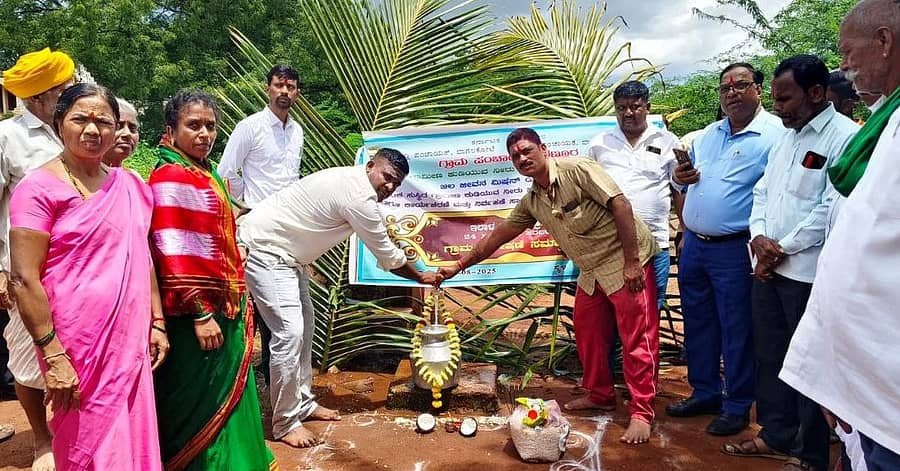ಬಾಗಲಕೋಟೆ ತಾಲ್ಲೂಕಿನ ಇಲಾಳ, ತಳಗಿಹಾಳ ಗ್ರಾಮಗಳಲ್ಲಿ 24x7 ನಿರಂತರ ಕುಡಿಯುವ ನೀರು ಸರಬರಾಜು ಯೋಜನೆಗೆ ಚಾಲನೆ ನೀಡಲಾಯಿತು