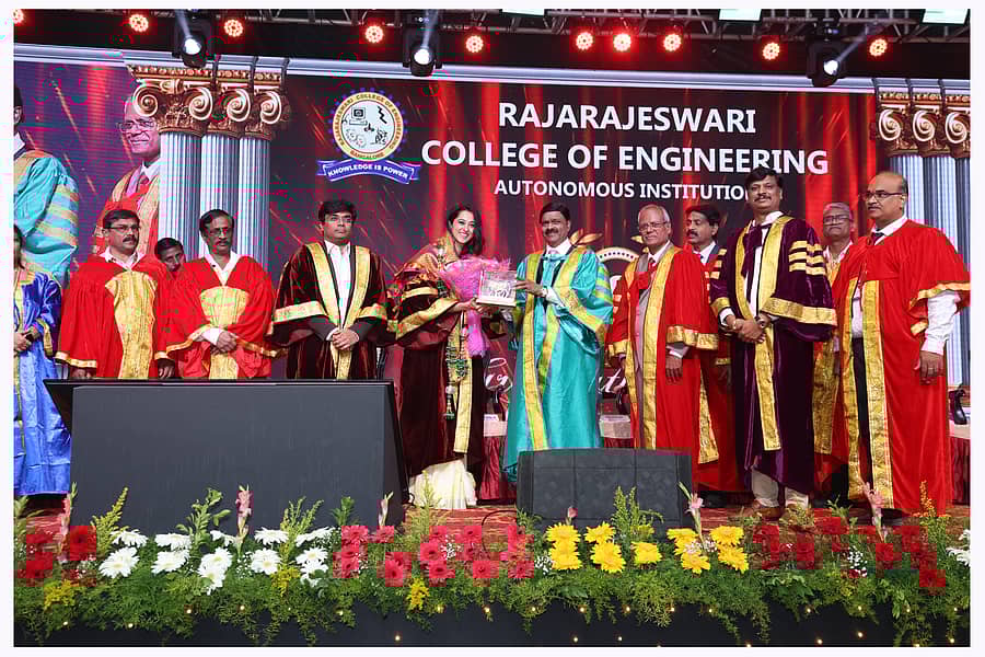 ರಾಜರಾಜೇಶ್ವರಿ ಎಂಜಿನಿಯರಿಂಗ್ ಕಾಲೇಜಿನ 16ನೇ ಪದವಿ ಪ್ರದಾನ ಕಾರ್ಯಕ್ರಮ ಬುಧವಾರ ನಡೆಯಿತು