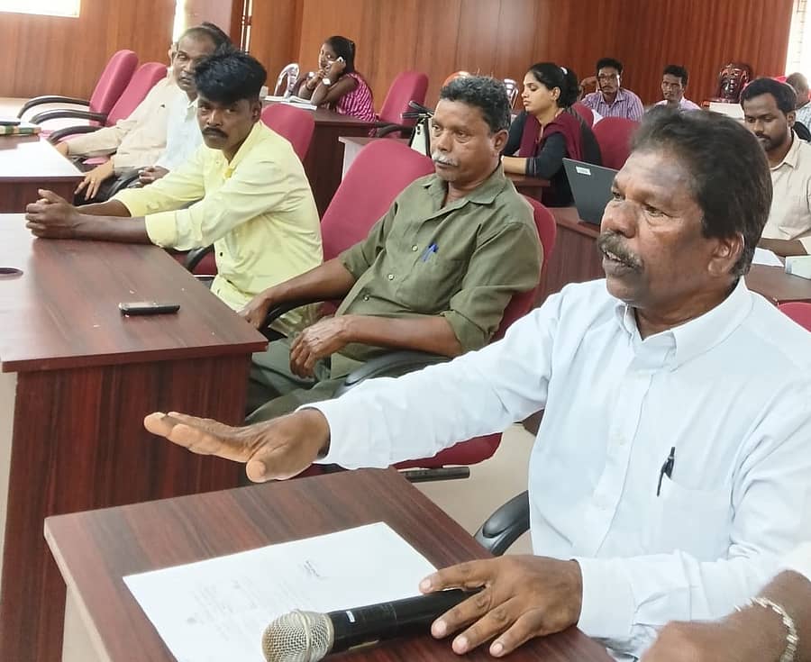 ಮಂಗಳೂರು ತಾಲ್ಲೂಕು ಪಂಚಾಯಿತಿಯಲ್ಲಿ ನಡೆದ ಕೊರಗರ ಅಭಿವೃದ್ಧಿ ಸಭೆಯಲ್ಲಿ ಸುಂದರ ಬೆಳುವಾಯಿ ಮಾತನಾಡಿದರು
