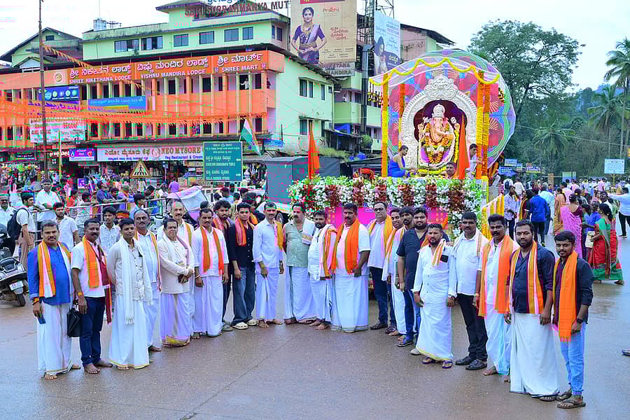 ಸುಬ್ರಹ್ಮಣ್ಯ ಸಾರ್ವಜನಿಕ ಶ್ರೀಗಣೇಶೋತ್ಸವ ಸಮಿತಿ ಪ್ರತಿಷ್ಠಾಪಿಸಿದ್ದ ಗಣೇಶ ಮೂರ್ತಿಯ ಶೋಭಾಯಾತ್ರೆ ಗುರುವಾರ ನಡೆಯಿತು