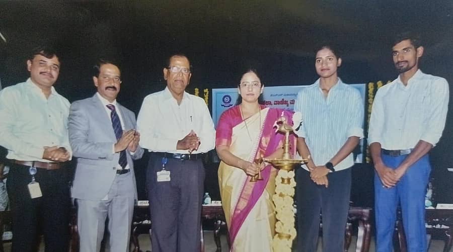 ಮೈಸೂರಿನ ಜೆಎಸ್ಎಸ್ ಕಲಾ, ವಾಣಿಜ್ಯ ಮತ್ತು ವಿಜ್ಞಾನ ಕಾಲೇಜಿನಲ್ಲಿ ಗುರುವಾರ ನಡೆದ ಕಾರ್ಯಕ್ರಮವನ್ನು ಮೈಸೂರು ವಿಶ್ವವಿದ್ಯಾಲಯ ಕುಲಸಚಿವೆ ಎಂ.ಕೆ.ಸವಿತಾ ಉದ್ಘಾಟಿಸಿದರು