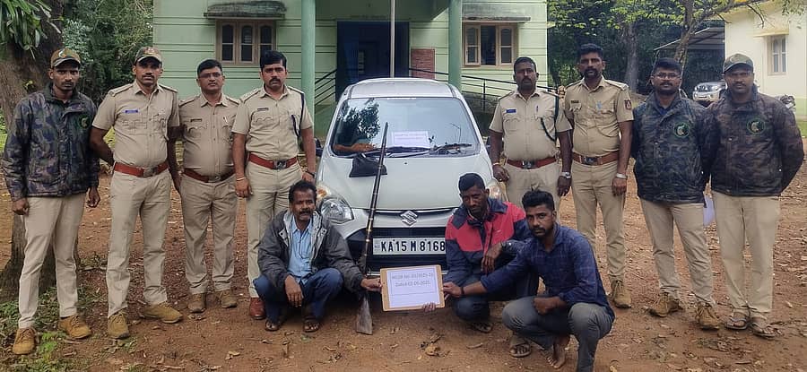 ಮುಗುಡ್ತಿ ವನ್ಯಜೀವಿ ವಲಯದಲ್ಲಿ ಕಾಡುಪ್ರಾಣಿಗಳ ಹತ್ಯೆಗೆ ಸಂಚುರೂಪಿಸಿದ ಮೂವರು ಆರೋಪಿಗಳನ್ನು ಬಂಧಿಸಲಾಗಿದೆ