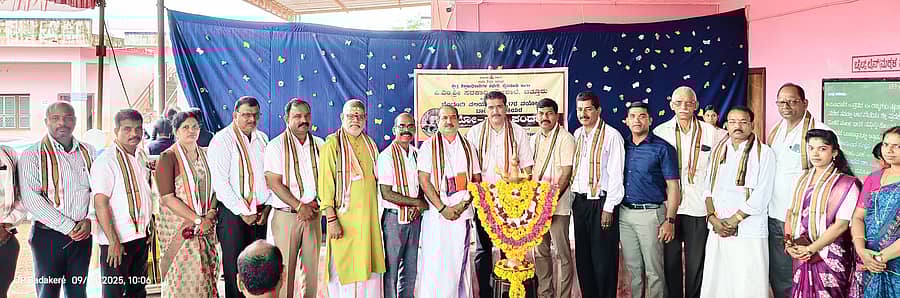 ಕುಂದಾಪುರ ಸಮೀಪದ ಚಿತ್ತೂರಿನ ಸರ್ಕಾರಿ ಪ್ರೌಢಶಾಲೆಯಲ್ಲಿ , ಬೈಂದೂರು ವಲಯದ ಮಟ್ಟದ 17 ರ ವಯೋಮಾನದ ಬಾಲಕ ಬಾಲಕಿಯರ ಕೊಕ್ಕೊ ಟೂರ್ನಿಯನ್ನು ಉದ್ಘಾಟಿಸಲಾಯಿತು