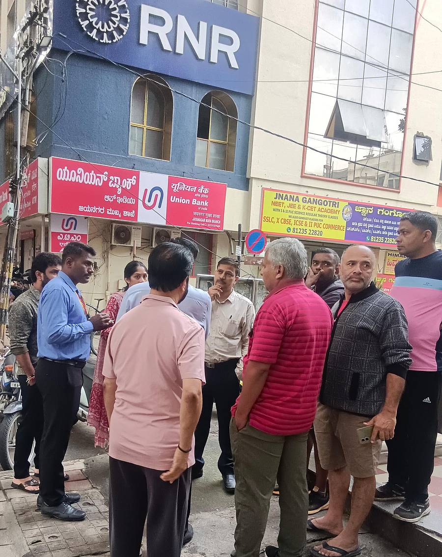 ಬೆಂಗಳೂರು ದಕ್ಷಿಣ ನಗರ ಪಾಲಿಕೆ ಆಯುಕ್ತ ಕೆ.ಎನ್‌. ರಮೇಶ್ ಅವರು ಜಯನಗರದಲ್ಲಿ ನಾಗರಿಕರ ಸಮಸ್ಯೆ ಆಲಿಸಿದರು