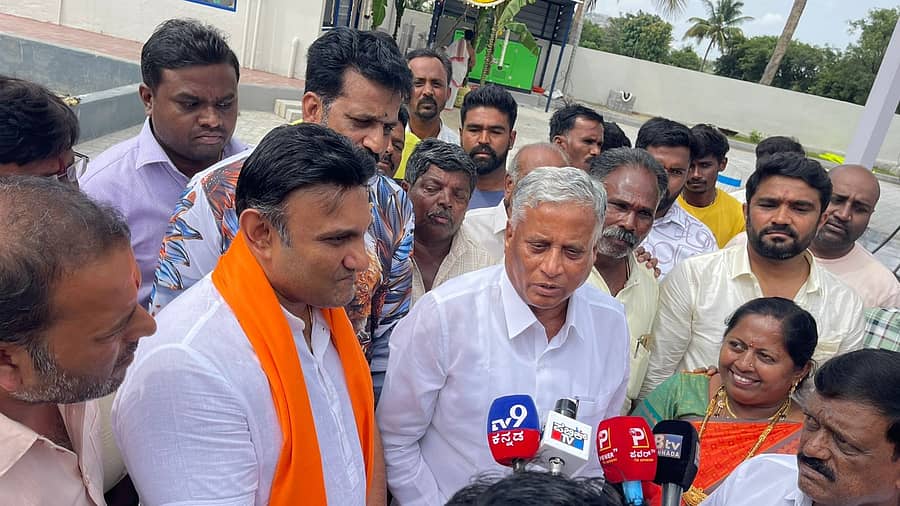 <div class="paragraphs"><p>ಕೇಂದ್ರ ರೈಲ್ವೆ ಖಾತೆ ರಾಜ್ಯ ಸಚಿವ ವಿ.ಸೋಮಣ್ಣ</p></div>