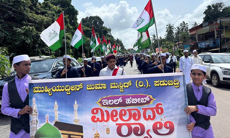 ಪಡುಬಿದ್ರಿಯಲ್ಲಿ ನಡೆದ ಈದ್ ಮೀಲಾದ್ ರ‍್ಯಾಲಿಯ ದೃಶ್ಯ.