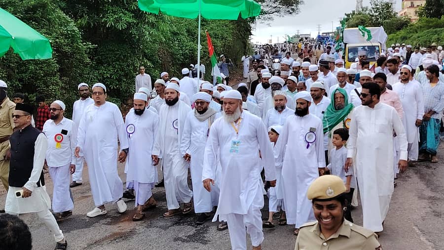 ಈದ್ ಮಿಲಾದ್ ಅಂಗವಾಗಿ ಭಟ್ಕಳದಲ್ಲಿ ಮೆರವಣಿಗೆ ನಡೆಯಿತು