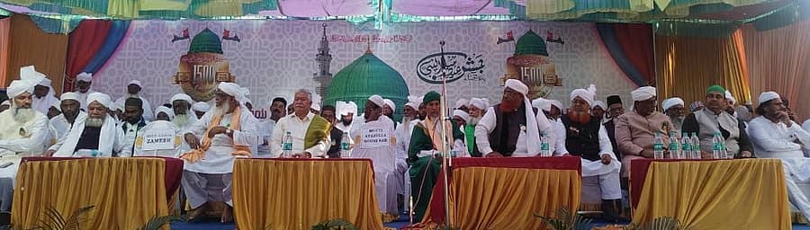 ಹೊಸಪೇಟೆಯಲ್ಲಿ ಶುಕ್ರವಾರ ನಡೆದ ಈದ್‌ ಮಿಲಾದ್ ಸಮಾವೇಶದಲ್ಲಿ ಶಾಸಕ ಎಚ್‌.ಆರ್.ಗವಿಯಪ್ಪ, ಮುಸ್ಲಿಂ ಧರ್ಮಗುರುಗಳು, ಮುಖಂಡರು ಪಾಲ್ಗೊಂಡಿದ್ದರು  –ಪ್ರಜಾವಾಣಿ ಚಿತ್ರ