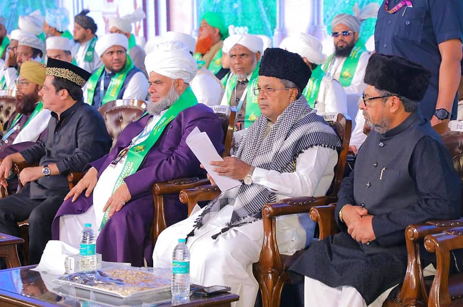 ನಗರದ ಅರಮನೆ ಮೈದಾನದಲ್ಲಿ ಶುಕ್ರವಾರ ಆಯೋಜಿಸಿದ್ದ ಸಮಾವೇಶದಲ್ಲಿ ಜಮೀರ್ ಅಹಮದ್, ಸಿದ್ದರಾಮಯ್ಯ, ನಸೀರ್ ಅಹಮದ್ ಪಾಲ್ಗೊಂಡಿದ್ದರು.