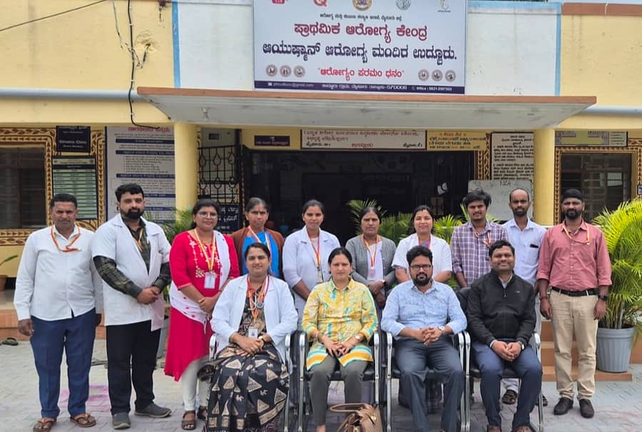 ಮೈಸೂರು ತಾಲ್ಲೂಕು ಜಯಪುರ ಹೋಬಳಿಯ ಉದ್ಬೂರು ಆಯುಷ್ಮಾನ್ ಆರೋಗ್ಯ ಕೇಂದ್ರ ವೈದ್ಯಾಧಿಕಾರಿ ಡಾ. ಆರ್ ಉಷಾ ಮತ್ತು ಆರೋಗ್ಯ ಸಿಬ್ಬಂದಿಗಳು ಚಿತ್ರದಲ್ಲಿದ್ದಾರೆ.