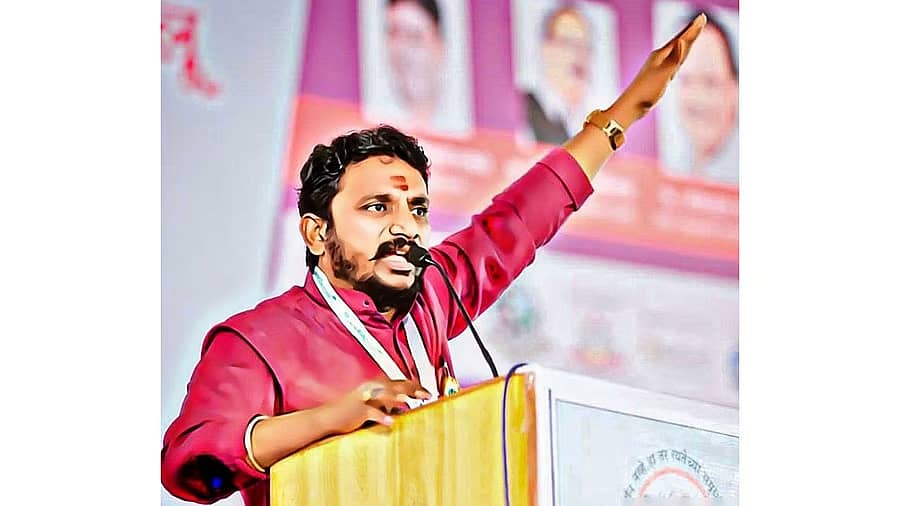 <div class="paragraphs"><p>ಅಮೋಲ್ ಮಿಟ್ಕರಿ</p></div>