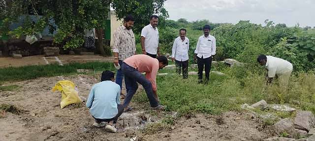 ವಡಗೇರಾ ತಾಲ್ಲೂಕಿನ ಬಸವಂತಪುರ ಗ್ರಾಮದ ಸರ್ಕಾರಿ ಹಿರಿಯ ಪ್ರಾಥಮಿಕ ಶಾಲೆಯಲ್ಲಿ ಶೌಚಾಲಯ ನಿರ್ಮಾಣಕ್ಕೆ ಚಾಲನೆ ನೀಡಲಾಯಿತು