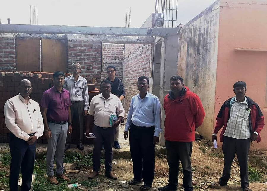 ಹುಳಿಯಾರು ಹೋಬಳಿ ಲಕ್ಕೇನಹಳ್ಳಿ ಸರ್ಕಾರಿ ಹಿರಿಯ ಪ್ರಾಥಮಿಕ ಶಾಲೆಯ ನನೆಗುದಿಗೆ ಬಿದ್ದ ಕಟ್ಟಡ ಕಾಮಗಾರಿಯನ್ನು ಅಧಿಕಾರಿಗಳು ಪರಿಶೀಲಿಸಿದರು