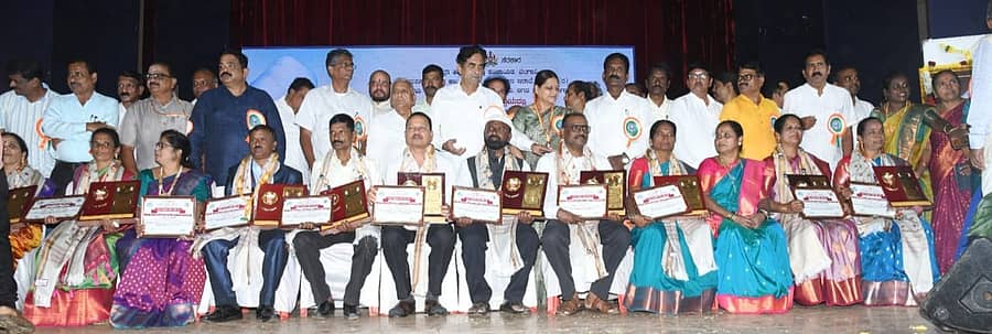 <div class="paragraphs"><p>ಜಿಲ್ಲಾಮಟ್ಟದ ಶಿಕ್ಷಕರ ದಿನಾಚರಣೆ ಕಾರ್ಯಕ್ರಮದಲ್ಲಿ ಜಿಲ್ಲಾ ಉಸ್ತುವಾರಿ ಸಚಿವ ಸತೀಶ ಜಾರಕಿಹೊಳಿ ಕರೆ</p><p></p></div>