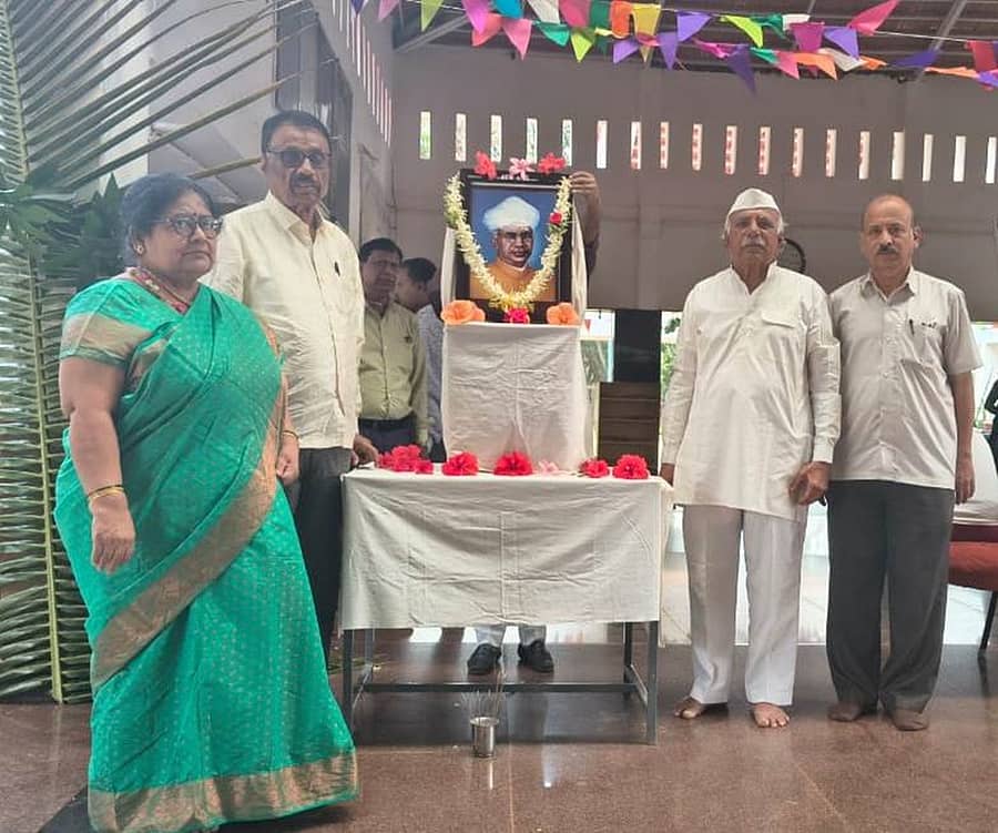 ಗದಗ ತಾಲ್ಲೂಕಿನ ಹುಲಕೋಟಿ ಗ್ರಾಮದ ರಾಜೇಶ್ವರಿ ವಿದ್ಯಾನಿಕೇತನ ಶಾಲೆಯಲ್ಲಿ ಶಿಕ್ಷಕರ ದಿನಾಚರಣೆ ಆಚರಿಸಲಾಯಿತು