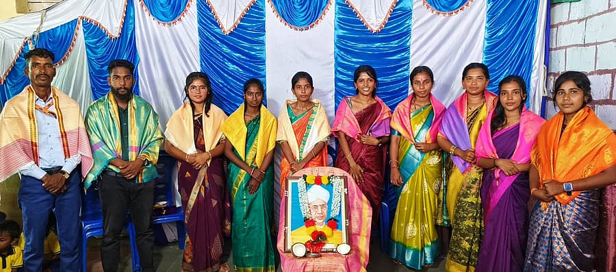 ಸೈದಾಪುರ ಸಮೀಪದ ಬದ್ದೇಪಲ್ಲಿ ಗ್ರಾಮದಲ್ಲಿ ಶಿಕ್ಷಕರ ದಿನಾಚರಣೆ ನಿಮಿತ್ತ ಶಾಲೆಯ ಶಿಕ್ಷಕರಿಗೆ ಸನ್ಮಾನಿಸಲಾಯಿತು