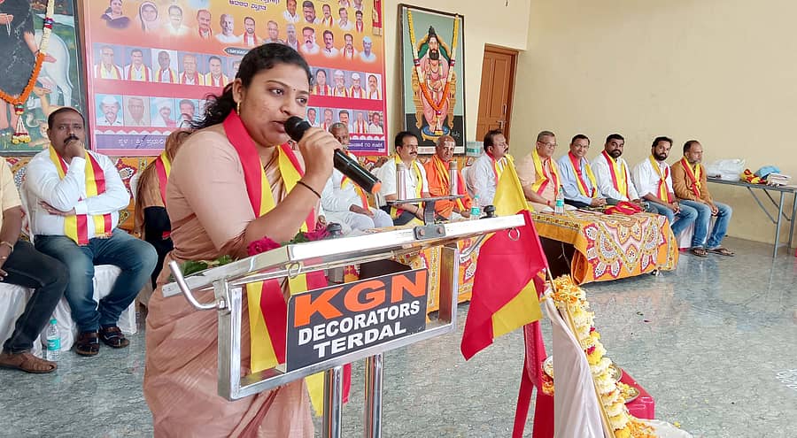 ಕನ್ನಡ ಸಾಹಿತ್ಯ ಪರಿಷತ್ ತೇರದಾಳ ತಾಲ್ಲೂಕು ಘಟಕದ ಉದ್ಘಾಟನೆ ಕಾರ್ಯಕ್ರಮದಲ್ಲಿ ಪುರಸಭೆ ಅಧ್ಯಕ್ಷೆ ಶಿಲ್ಪಾ ಗೌತಮ ರೋಡಕರ ಮಾತನಾಡಿದರು.