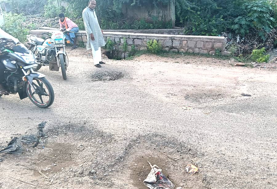 ಕೆಂಭಾವಿ ಸಮೀಪದ ನಗನೂರು ರಸ್ತೆಯಲ್ಲಿ ಶಿಥಿಲಾವಸ್ಥೆಗೆ ತಲುಪಿರುವ ಸೇತುವೆ