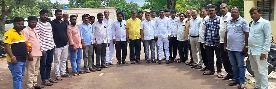 ಒಳಮೀಸಲಾತಿ ಜಾರಿಗೆ ವಿರೋಧಿಸಿ ಬಂಜಾರಾ ಸಮುದಾಯದವರು ಸೋಮವಾರ ಪಟ್ಟಣದಲ್ಲಿ ಪ್ರತಿಭಟನೆ ನಡೆಸಿದರು