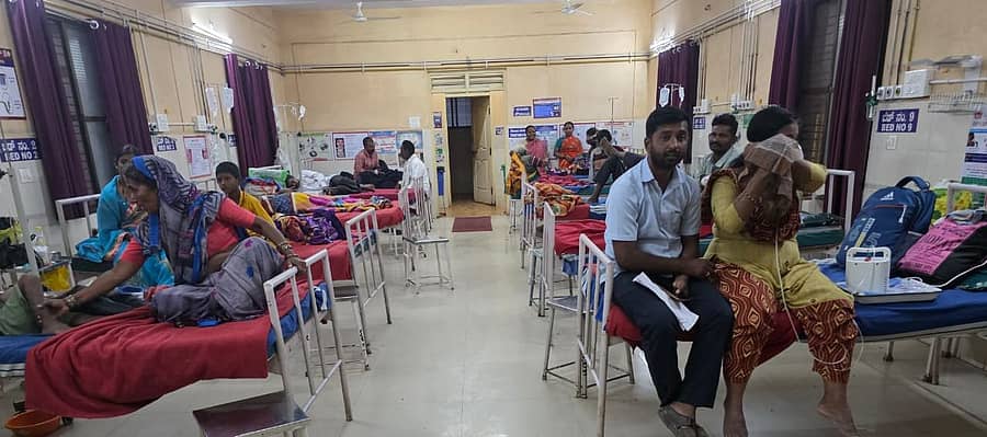 <div class="paragraphs"><p>ಆಸ್ಪತ್ರೆಯಲ್ಲಿ ಚಿಕಿತ್ಸೆ</p></div>