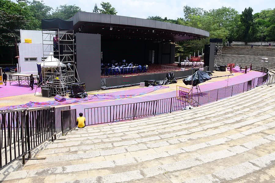 ಯುವ ಸಂಭ್ರಮಕ್ಕಾಗಿ ಮಾನಸಗಂಗೋತ್ರಿಯ ಬಯಲು ರಂಗಮಂದಿರ ಸಜ್ಜಾಗಿದೆ