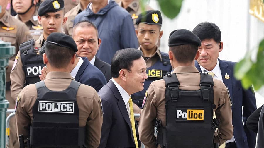 <div class="paragraphs"><p>ಥಾಯ್ಲೆಂಡ್‌ನ ಮಾಜಿ ಪ್ರಧಾನಿ ಥಾಕ್ಸಿನ್‌&nbsp;ಶಿನ್ವಾತ್ರಾ ಅವರು ನ್ಯಾಯಾಲಯಕ್ಕೆ ಮಂಗಳವಾರ ಬಂದ ಸಂದರ್ಭ</p></div>