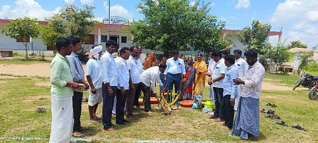 ವಡಗೇರಾ ತಾಲ್ಲೂಕಿನ ಉಳ್ಳೆಸೂಗುರು ಗ್ರಾಪಂ ವ್ಯಾಪ್ತಿಯ ಹೊರಟರು ಗ್ರಾಮದಲ್ಲಿ ಶಿಕ್ಷಕರ ದಿನಾಚರಣೆಯ ಅಂಗವಾಗಿ ಜಿಲ್ಲಾ ಪಂಚಾಯಿತಿಯಿಂದ ಹಮ್ಮಿಕೊಂಡಿದ್ದ "ನಮ್ಮ ಶಾಲೆ ನಮ್ಮಅಭಿಯಾನದಡಿ" ಶಾಲಾ ಅಭಿವೃದ್ಧಿ ಕಾಮಗಾರಿಗೆ ತಾಪಂ ಕಾರ್ಯನಿರ್ವಾಹಕ ಅಧಿಕಾರಿ ಮಲ್ಲಿಕಾರ್ಜುನ ಸಂಗ್ವಾರ ಚಾಲನೆ ನೀಡಿದರು.