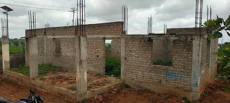 ಹಟ್ಟಿ ಸಮೀಪದ ರೋಡಲಬಂಡ(ತವಗ) ಗ್ರಾಮದಲ್ಲಿ ಹತ್ತು ವರ್ಷದಿಂದ ಅರ್ಧಕ್ಕೆ ನಿಂತ ರಾಜೀವ ಗಾಂಧಿ ಸೇವಾ ಕೇಂದ್ರದ ಕಾಮಗಾರಿ