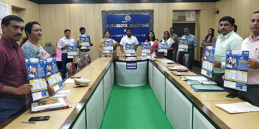 ಹಾಸನದ ಜಿಲ್ಲಾಧಿಕಾರಿ ಕಚೇರಿ ಸಭಾಂಗಣದಲ್ಲಿ ಗುರುವಾರ ಇಂಡಿಯಾ ಸ್ಕಿಲ್ಸ್-2025ರ ಪೋಸ್ಟರ್ ಬಿಡುಗಡೆ ಮಾಡಲಾಯಿತು.