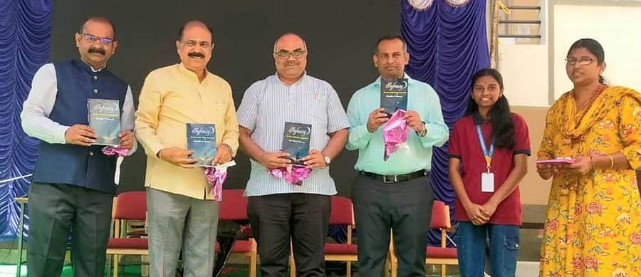 ಅರಸೀಕೆರೆಯ ಅನಂತ ಪಿಯು ಕಾಲೇಜಿನ ವಿದ್ಯಾರ್ಥಿನಿ ಆರ್. ಬೃಂದಾ ಅವರ ‘ಇನ್ಫಿನಿಟಿ’ ಕಾದಂಬರಿಯನ್ನು ಗುರುವಾರ ಬಿಡುಗಡೆ ಮಾಡಲಾಯಿತು