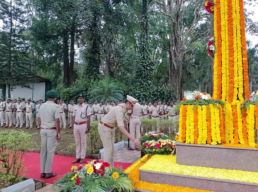 ಶಿರಸಿಯಲ್ಲಿ ನಡೆದ ಅರಣ್ಯ ಹುತಾತ್ಮರ ದಿನಾಚರಣೆ ಕಾರ್ಯಕ್ರಮದಲ್ಲಿ ದೀಪನ್ ಎಂ.ಎನ್. ಪಾಲ್ಗೊಂಡು ಹುತಾತ್ಮರ ಸ್ಮಾರಕಕ್ಕೆ ಪುಷ್ಪ ನಮನ ಸಲ್ಲಿಸಿದರು