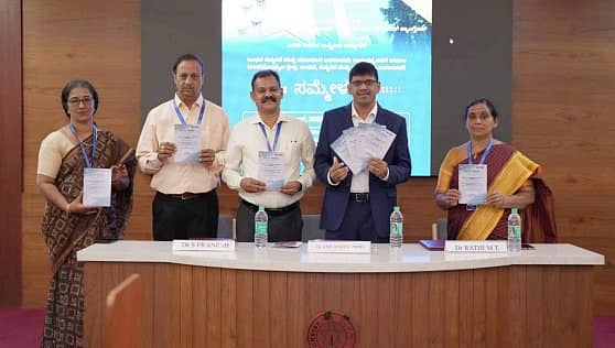 <div class="paragraphs"><p>ಕ್ರೈಸ್ಟ್ ವಿಶ್ವವಿದ್ಯಾಲಯದ ಆಯೋಜಿಸಿರುವ ವಿಜ್ಞಾನ ಮತ್ತು ತಂತ್ರಜ್ಞಾನ ಸಮ್ಮೇಳನದಲ್ಲಿ ಸಾರಲೇಖ ಸಂಚಿಕೆಯನ್ನು ಕುಲಸಚಿವ ಡಾ.ಅನಿಲ್ ಜೋಸೆಫ್ ಪಿಂಟೋ ಬಿಡುಗಡೆ ಮಾಡಿದರು. </p></div>