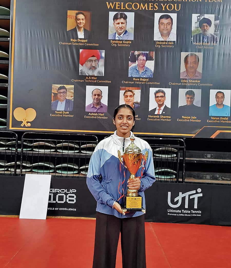 ಪ್ರಶಸ್ತಿಯೊಂದಿಗೆ ಯಶಸ್ವಿನಿ ಘೋರ್ಪಡೆ