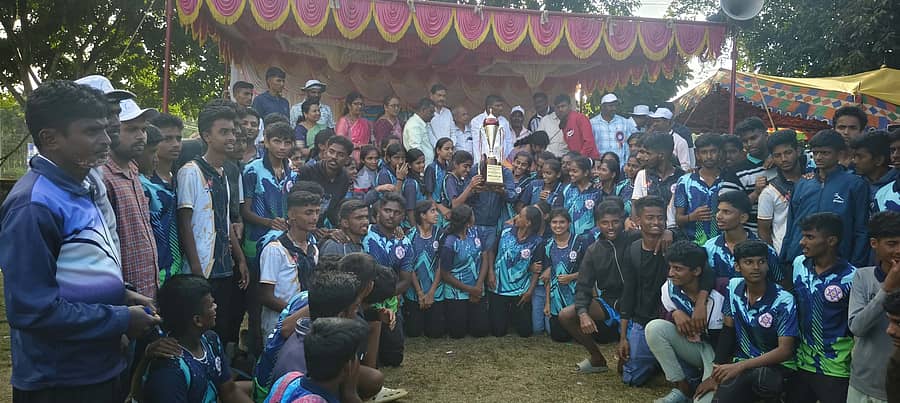 ಅರಕಲಗೂಡು ತಾಲ್ಲೂಕು ಪದವಿಪೂರ್ವ ಕಾಲೇಜುಗಳ ತಾಲ್ಲೂಕು ಮಟ್ಟದ ಕ್ರೀಡಾ ಕೂಟದಲ್ಲಿ ಸಮಗ್ರ ಪ್ರಶಸ್ತಿ ಪಡೆದ ಬಿಜಿಎಸ್ ಪದವಿ ಪೂರ್ವ ಕಾಲೇಜಿನ ವಿದ್ಯಾರ್ಥಿಗಳು